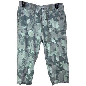 Gloria Vanderbilt Green Floral Capris Size 10